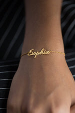 Kişiye Özel İsimli Bileklik – Script Yazı Stili